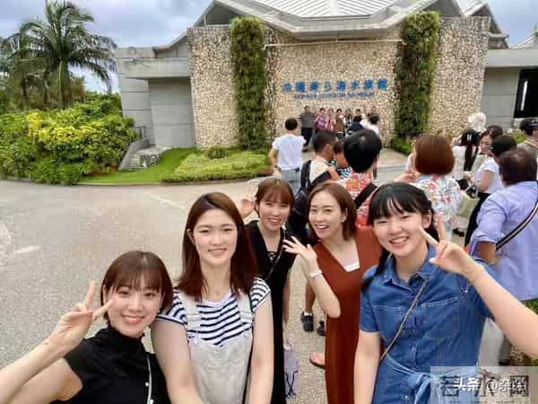 石川佳纯随和又亲切，毫无架子尽显真诚，让人好感倍增