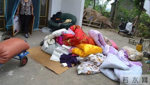 缎面棉被461之靛灰缎垫，让静默分割无声资产