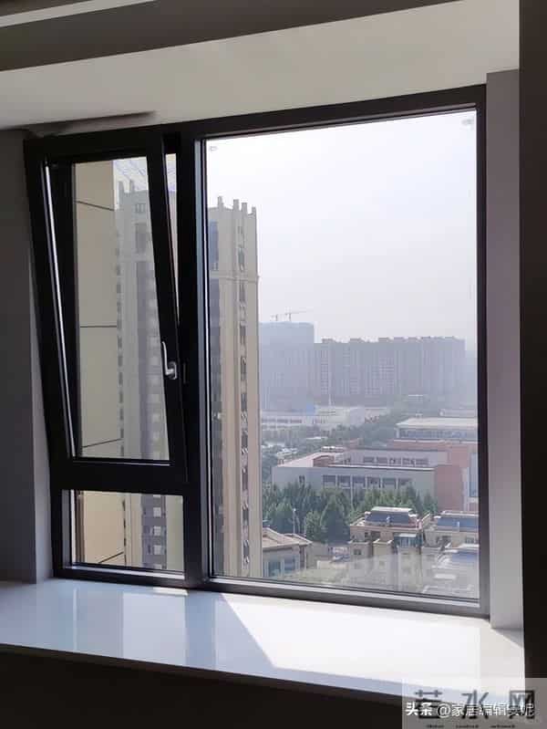 用油烟机时，到底要不要“开窗”？听内行人说完，才知我一直做错