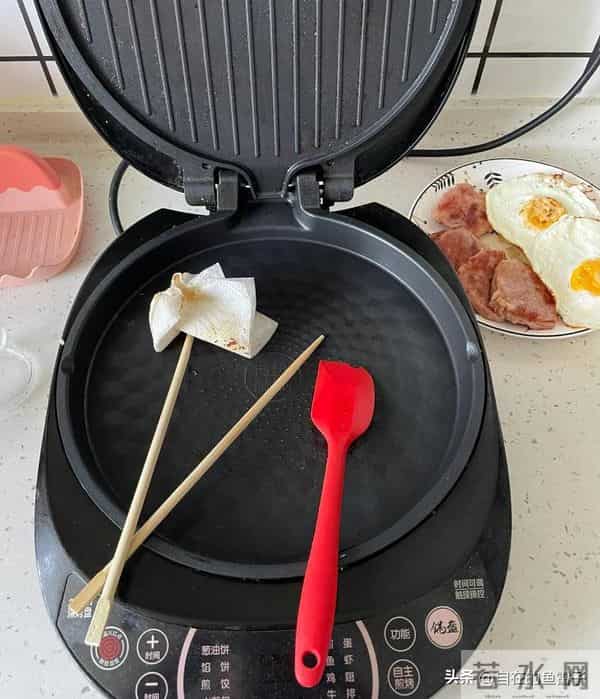 被网友的生活智慧惊呆了！小家电换个思路清洗，干净又轻松