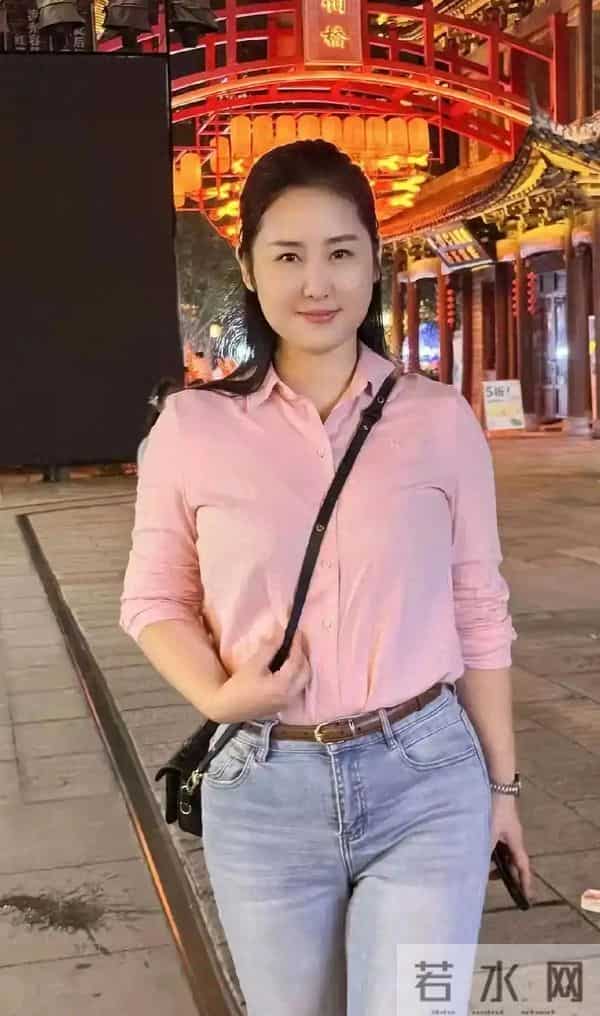 这女人一看就旺夫，天庭饱满，谁这么有福气会娶了她