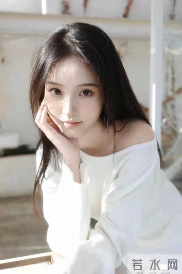 广西桂林一校花好漂亮， 身高167cm，体重46kg 美的让人移不开眼