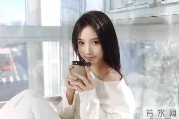 广西桂林一校花好漂亮， 身高167cm，体重46kg 美的让人移不开眼