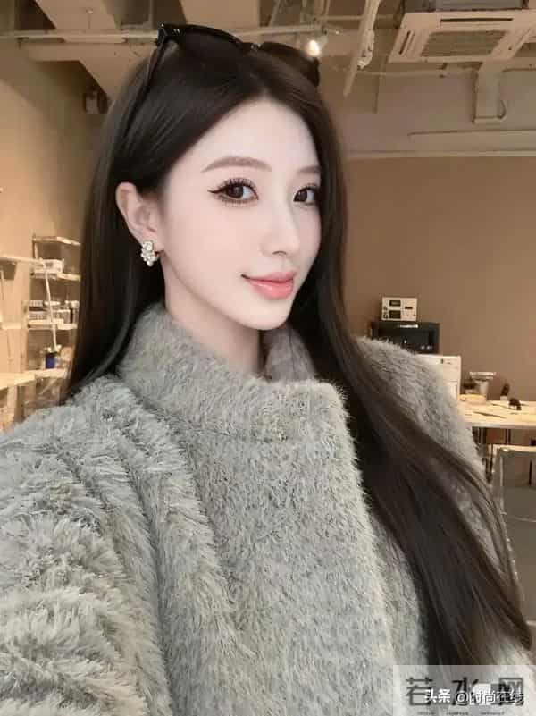 江西南昌一校花，172cm皮肤白到发光，身材也很顶级，太美啦