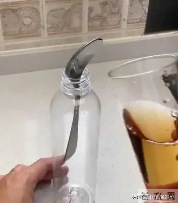 被我妈的10个厨房智慧惊呆了！分文不花，解决超多生活痛点