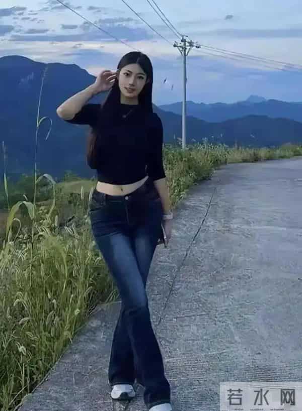 她这个身材，是目前为止，我见过最好的身形，不接受反驳