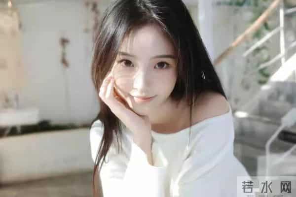 广西桂林一校花好漂亮， 身高167cm，体重46kg 美的让人移不开眼