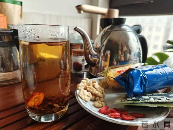 今天是2025年的第一场雪，小外孙恰逢没来，那我就借机撒撒欢吧！