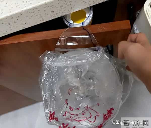 被我妈的10个厨房智慧惊呆了！分文不花，解决超多生活痛点