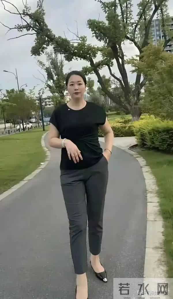 哇！看她这大体格子就是顶级成熟女性的魅力 微胖女人天花板呀！