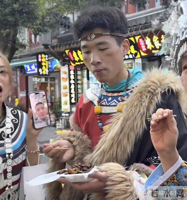 许妈连线浩男品尝美食 骑摩托车出现尴尬一幕 老谢回应公司没法运转