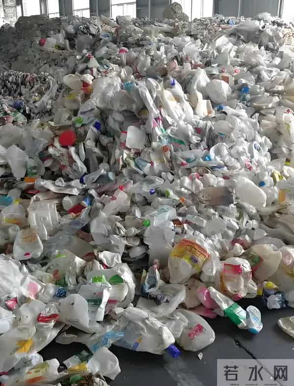 说句扎心的话：塑料瓶子做的再生纤维你们买不起。