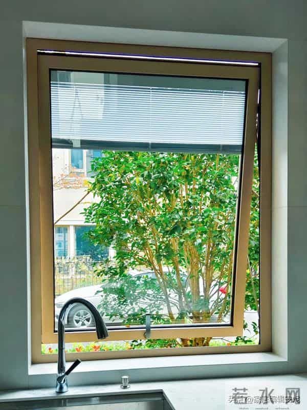 用油烟机时，到底要不要“开窗”？听内行人说完，才知我一直做错