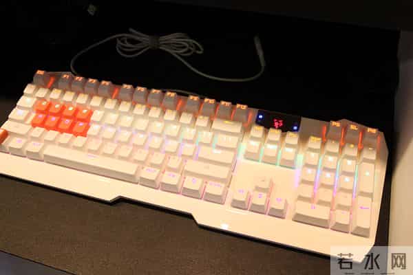 从人满为患到接连倒闭，几乎“消失”的网吧，为何忽然复活了？