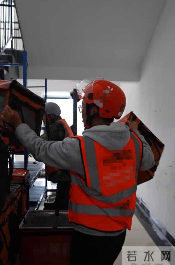 从扫厕所起步！湘潭一大学生和伙伴凑钱开家政公司，员工多是勤工俭学生，人均月入2千