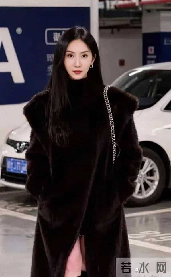 四川宜宾一佳人身高173cm 身材拥有黄金比例 散发迷人身材魅力