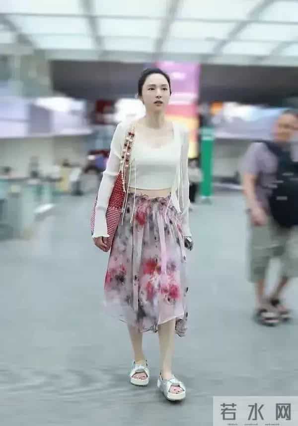 倪萍都觉得她不该二婚，家里还有个不大不小的女儿，会很不方便！