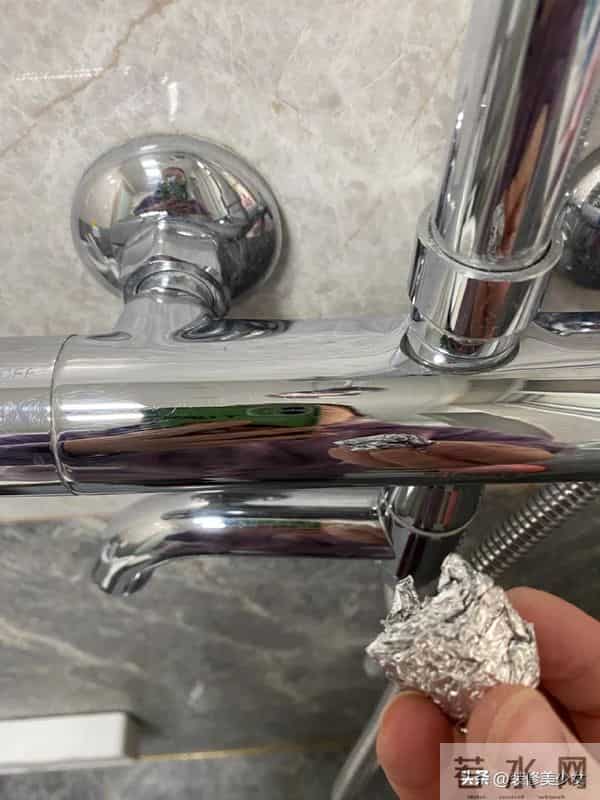 被59岁阿姨的“卫生间智慧”征服了，网友：会过日子的人真了不起