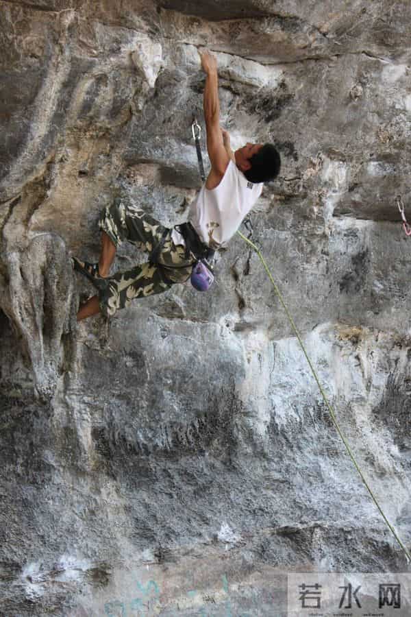 潮声丨“白天上班，晚上上墙”，当年轻人爱上攀岩