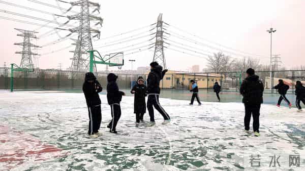 双十二给北京下了场雪，我让初三孩子撒了个欢儿