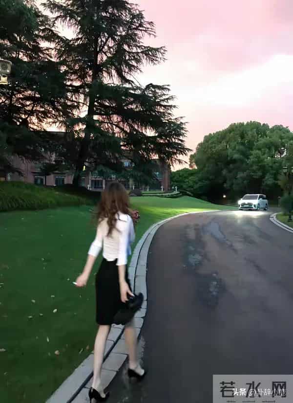 美伢这身材真是绝了，俏丽佳人，以前只在梦里见过，如今美梦成真