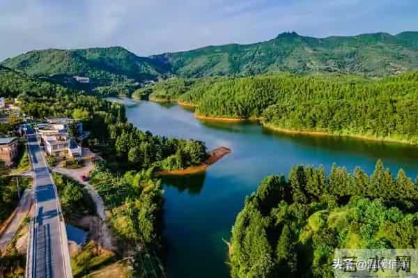 积善之家，福泽绵长：善良为基，命格生辉