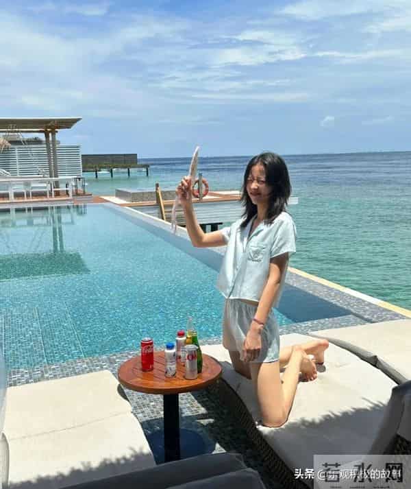 周雨彤｜比基尼泳衣