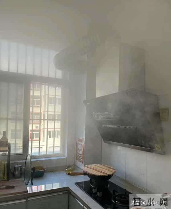 为什么油烟机明明没坏,但就是不吸烟?内行人:别再上赶着当韭菜