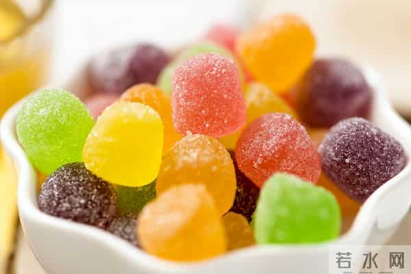 白血病越来越年轻化，医生再次告诫：这几样零食，千万别给孩子吃