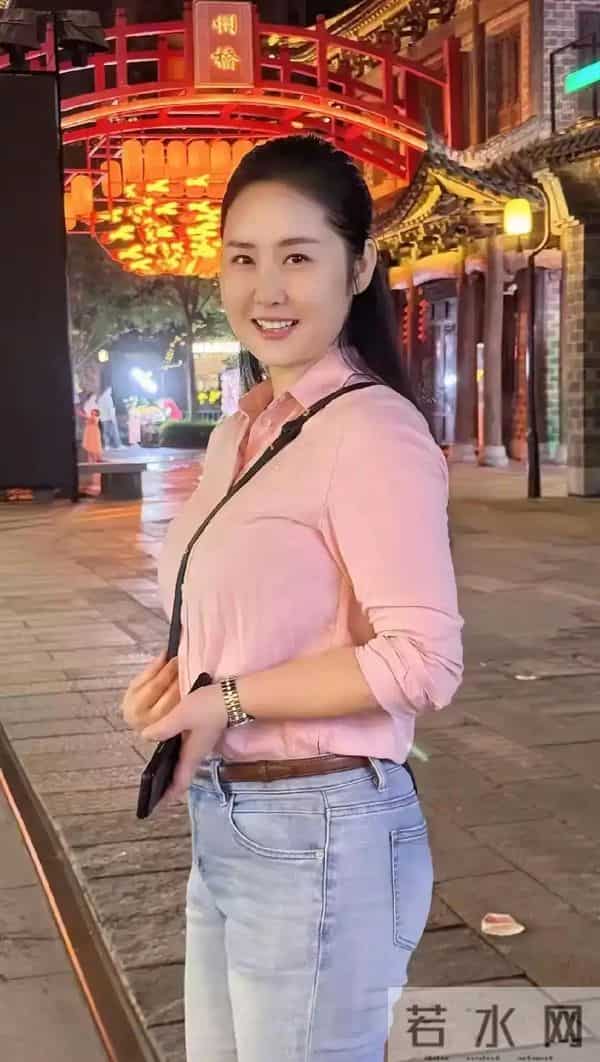 这女人一看就旺夫，天庭饱满，谁这么有福气会娶了她