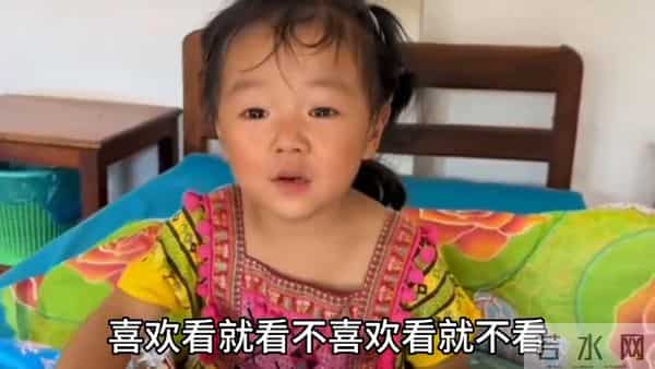 老挝媳妇杨玛丽和中国老公二胖在老挝对着镜头感恩哥哥涛子...