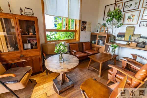 我36岁，逃离大厂回县城，咖啡馆月入5万，但我每晚都想哭