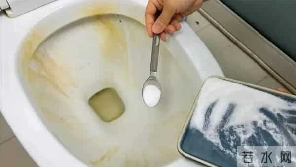 马桶里撒一把,不管多脏多厚的黄渍,水一冲就干净,方法太棒了!