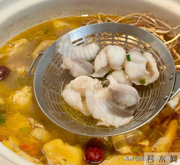 带儿子吃霸王餐后续：女子正脸曝光、身份被扒，民警劝3次才付钱