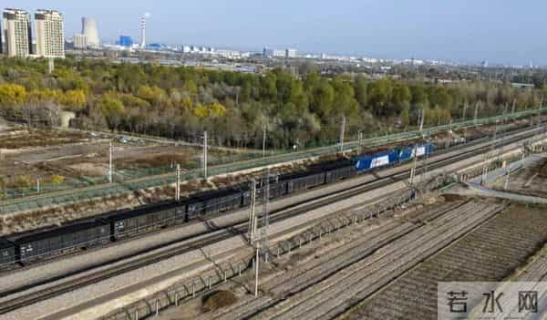 深夜2-30的铁路密码：新手火车司机如何站好第一班岗