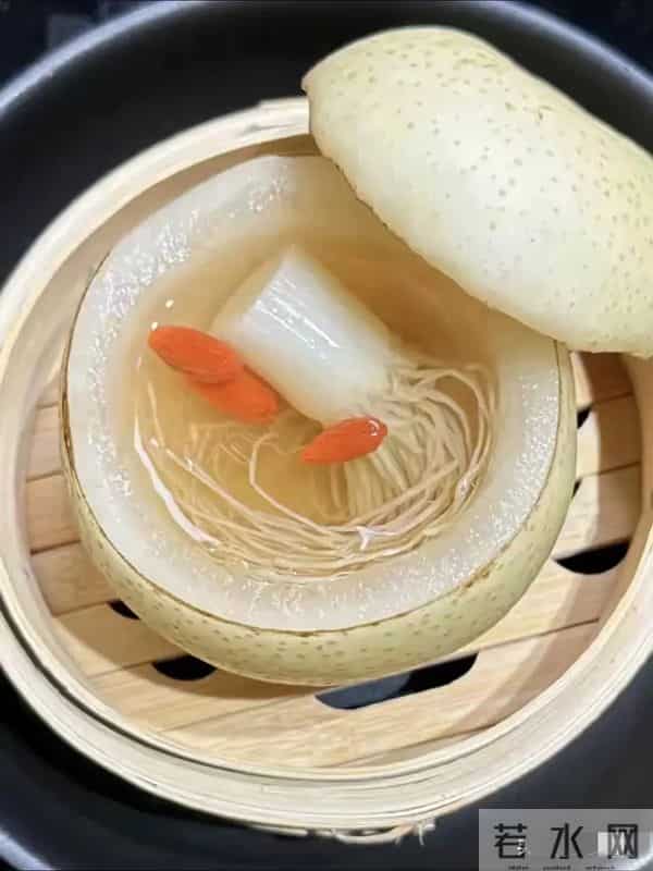 【秋冬咳嗽克星！一颗雪梨蒸出5种润喉方，全家抢着喝】