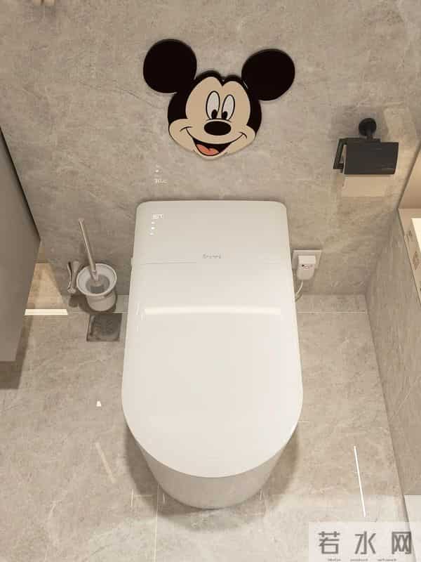 上完厕所马桶盖该打开还是盖着?很多人都没搞懂,难怪家里臭烘烘