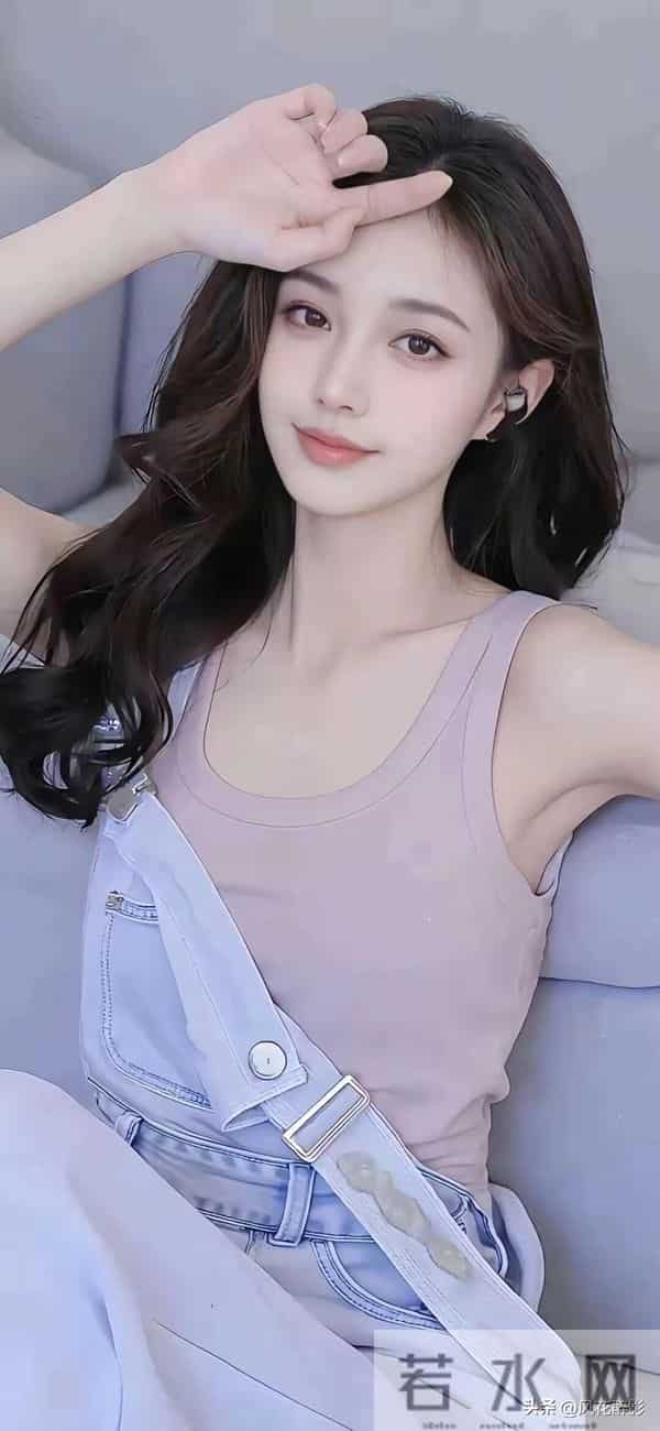 广西南宁一校花好漂亮， 身高168cm，体重46kg 美的让人移不开眼