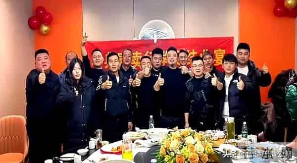 一年130场酒局最终用生命买单，42岁男子倒在酒桌上留下一墙茅台