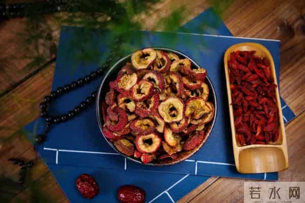 12月开始，经常喝“山楂干”泡水，坚持一段时间后，4大好处或许能收入囊中！