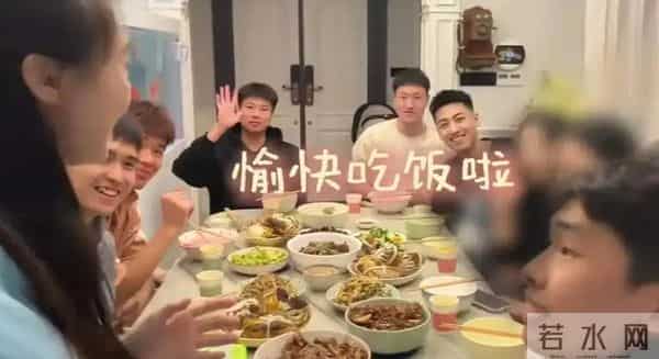 水均益到泉州女婿家做客，和前妻同框还抱外孙女，对女婿称呼疏离