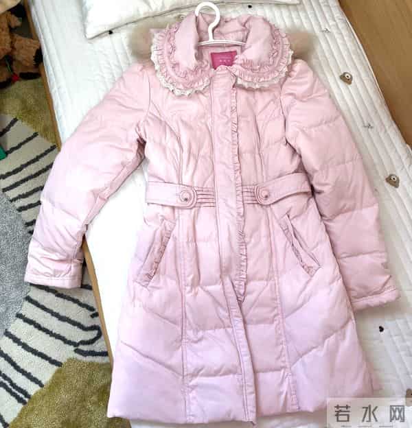 母亲把妹妹十几年前穿的羽绒服给了我女儿,女儿居然很喜欢