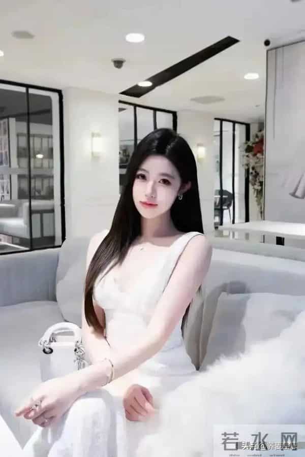 广西桂林一校花 身高169cm 身材拥有黄金比例 散发迷人身材魅力