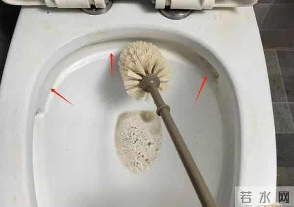 马桶里撒一把,不管多脏多厚的黄渍,水一冲就干净,方法太棒了!