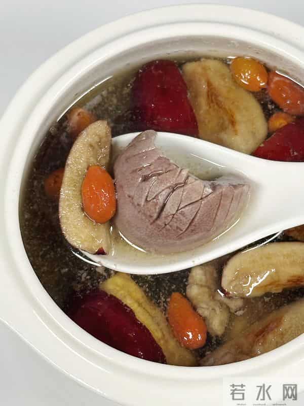 男人不补容易挎，这4种“男人汤”安排起来，补肾壮腰，强筋骨