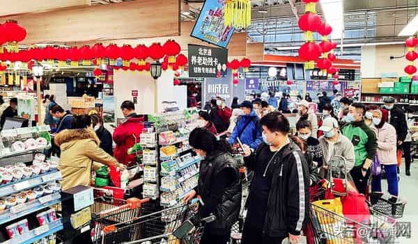 一句“肠子掉了”炸翻收银台，大姐窘迫，收银员补刀更致命。