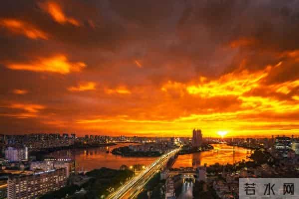 老祖宗说：“人过六十，不留五衣”，清理衣柜别忘扔哪五种衣服？