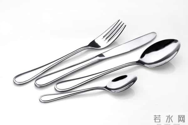 木筷和不锈钢筷，哪种更适合家用？看完冒“一身冷汗”，你知道吗