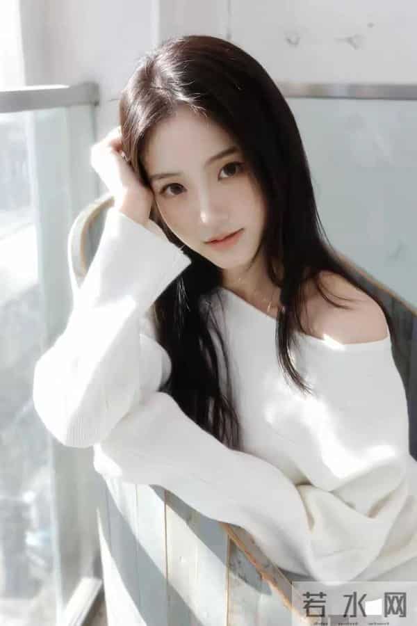 广西桂林一校花好漂亮， 身高167cm，体重46kg 美的让人移不开眼