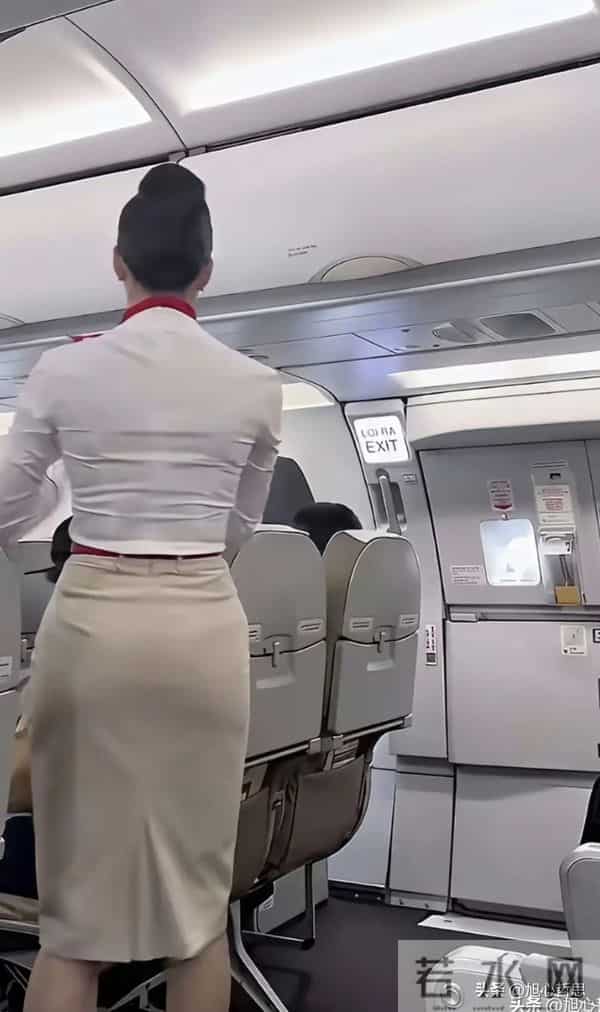这位空姐颜值真的太漂亮了，不去当明星屈才了